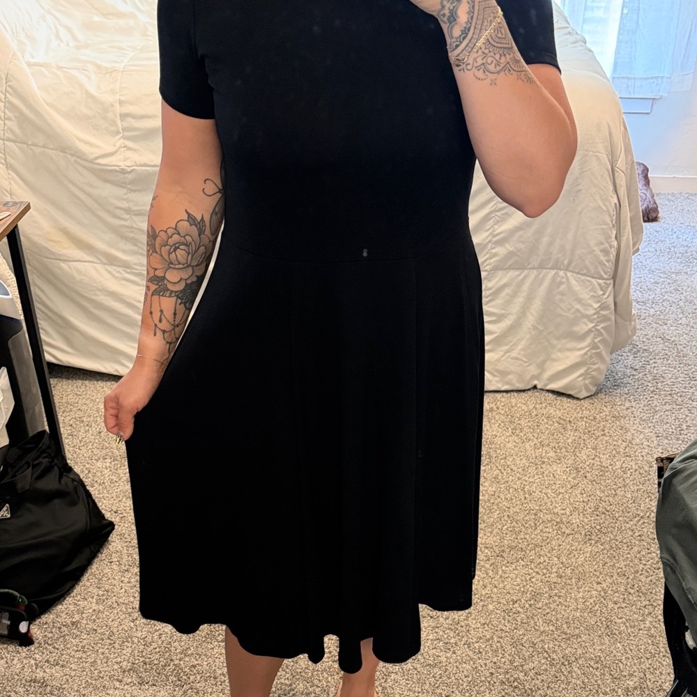 Zara Black Short-Sleeve Fit-and-Flare Midi Dress - Picture 2 of 5